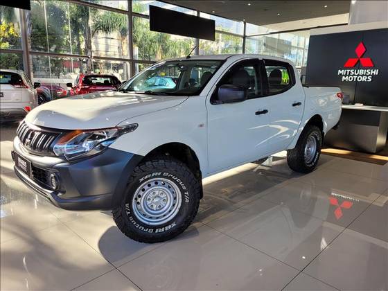 MITSUBISHI L200 TRITON 2.4 16V TURBO DIESEL GL CD 4X4 MANUAL MITSUBISHI L200 TRITON 2.4 16V TURBO DIESEL GL CD 4X4 MANUAL